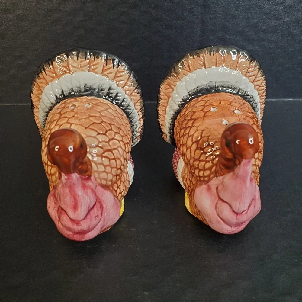 Thanksgiving Courting Turkey Bird Salt & Pepper Shaker Set Marked SAC Taiwan